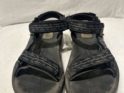 Teva men’s size 9.5 black/blue/gray sandals