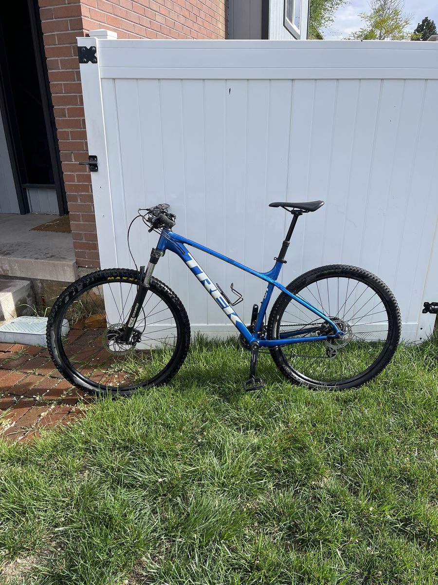2021 trek marlin 6 with dropper post