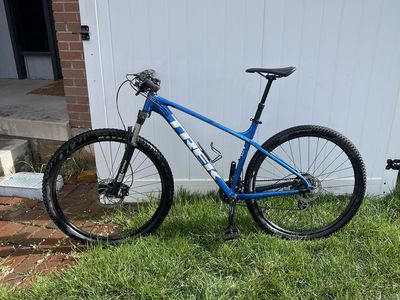 2021 trek marlin 6 with dropper post