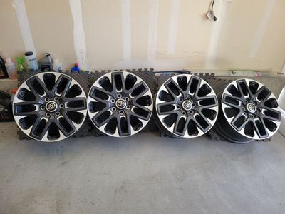Set of OEM Toyota wheels 20in bolt pattern 6x139.7 like new