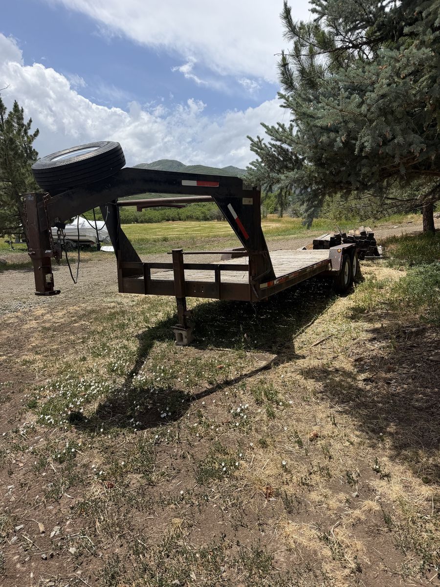 GOOSENECK FLAT BED TRAILER 14K CAPACITY, NEW TIRES