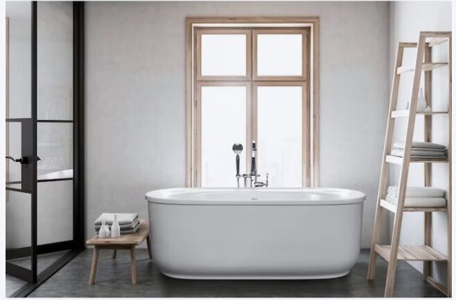 White Acrylic Oval Freestanding Soaking Bathtub with Center Drain