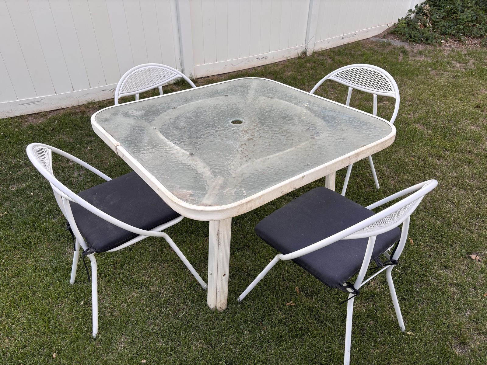 Fun Patio Set! Vintage chairs that fold up.