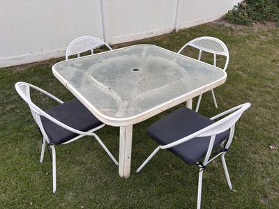 Fun Patio Set! Vintage chairs that fold up.