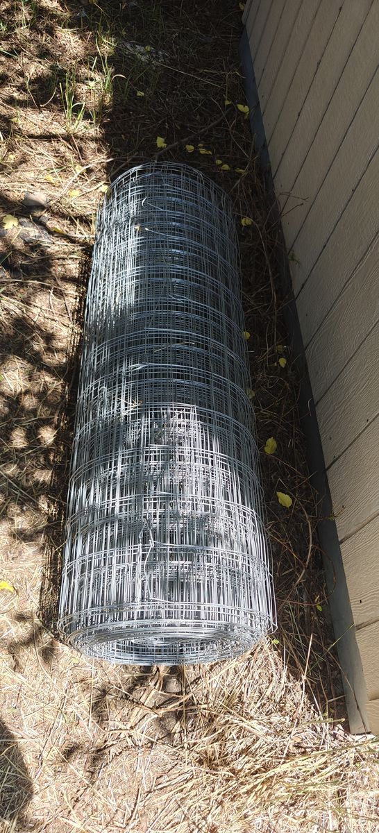Wire fencing 4' x 100'