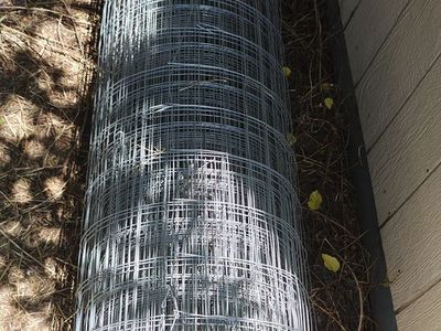 Wire fencing 4' x 100'