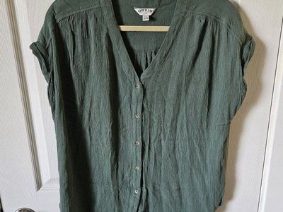 Orvis Classic Collection Women's Green Crinkle Button-Front Blouse L/G