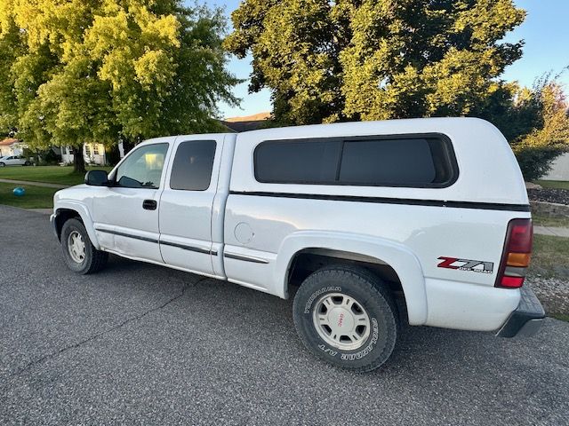 Raider White Truck Shell for 2002 GMC Sierra - Needs Rear Lift Window Struts