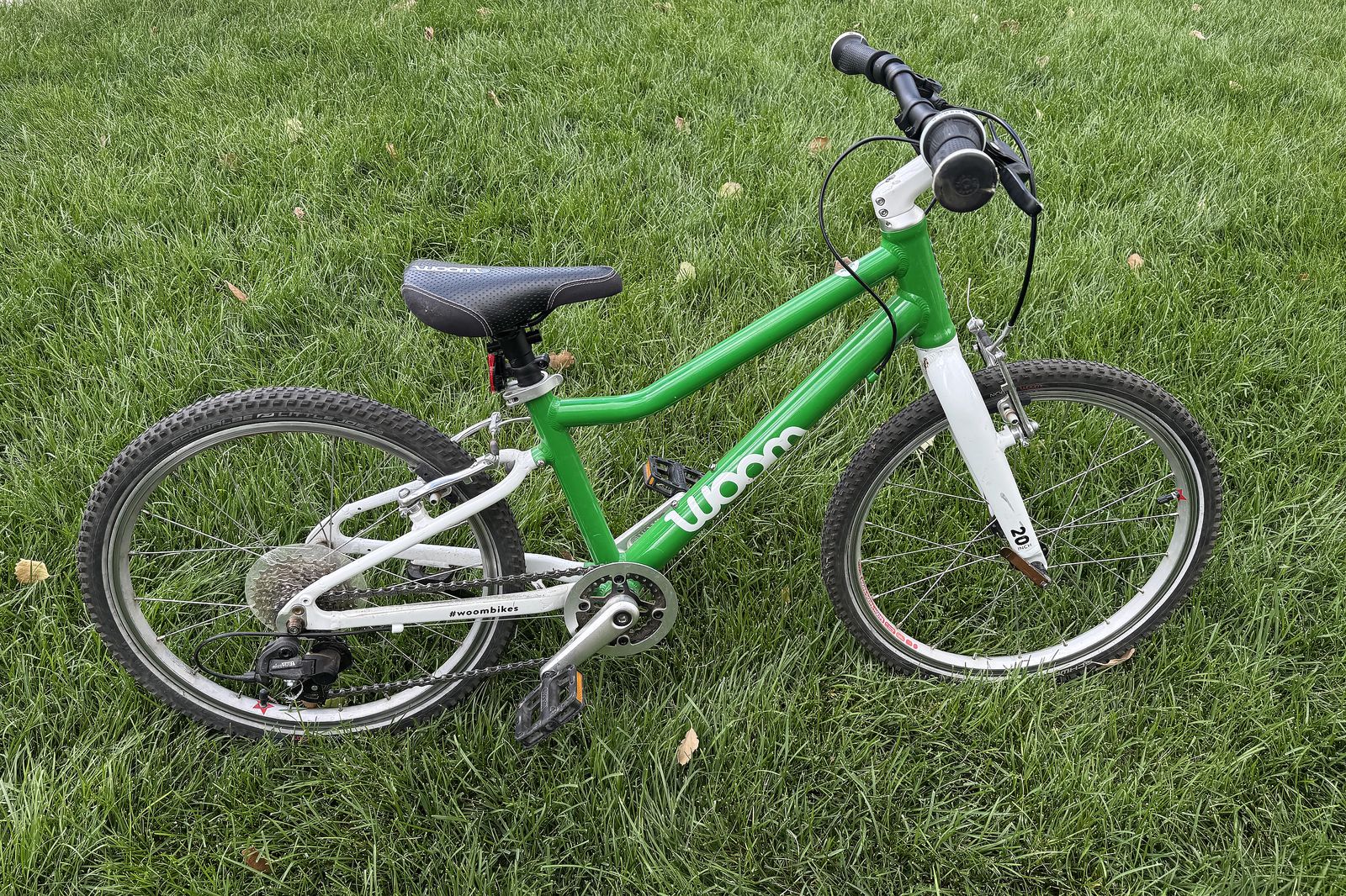 Woom 4 20 inch kids bicycle green