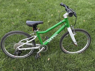 Woom 4 20 inch kids bicycle green