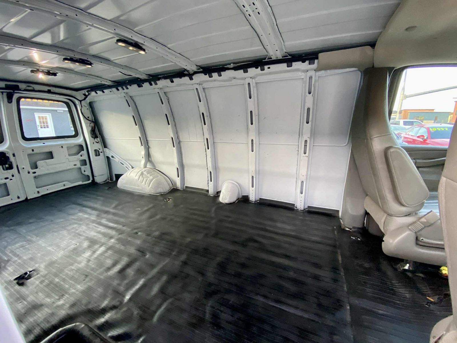 Main image 13