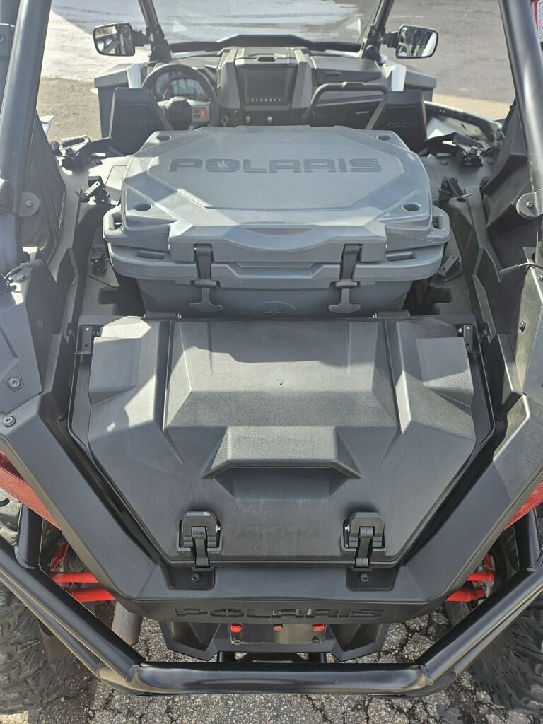 Main image 4