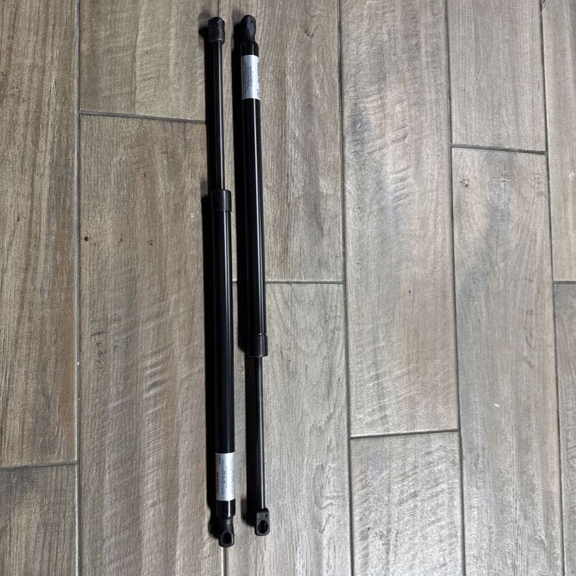 Liftgate Lift Support w/o power shocks