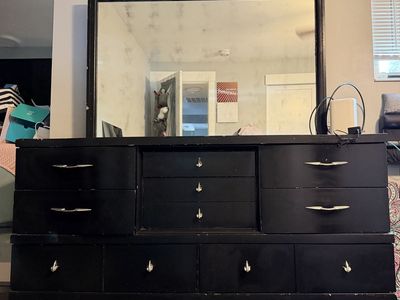 8 Drawer Dresser w/ Mirror