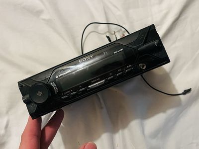 Sony DSX-A410BT Digital Media Receiver with Bluetooth & USB and Sony Car Speakers