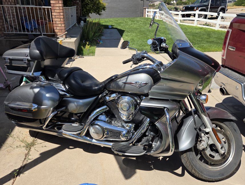 2010 Kawasaki Vulcan 1700 Voyager Touring Motorcycle - Gray / Silver
