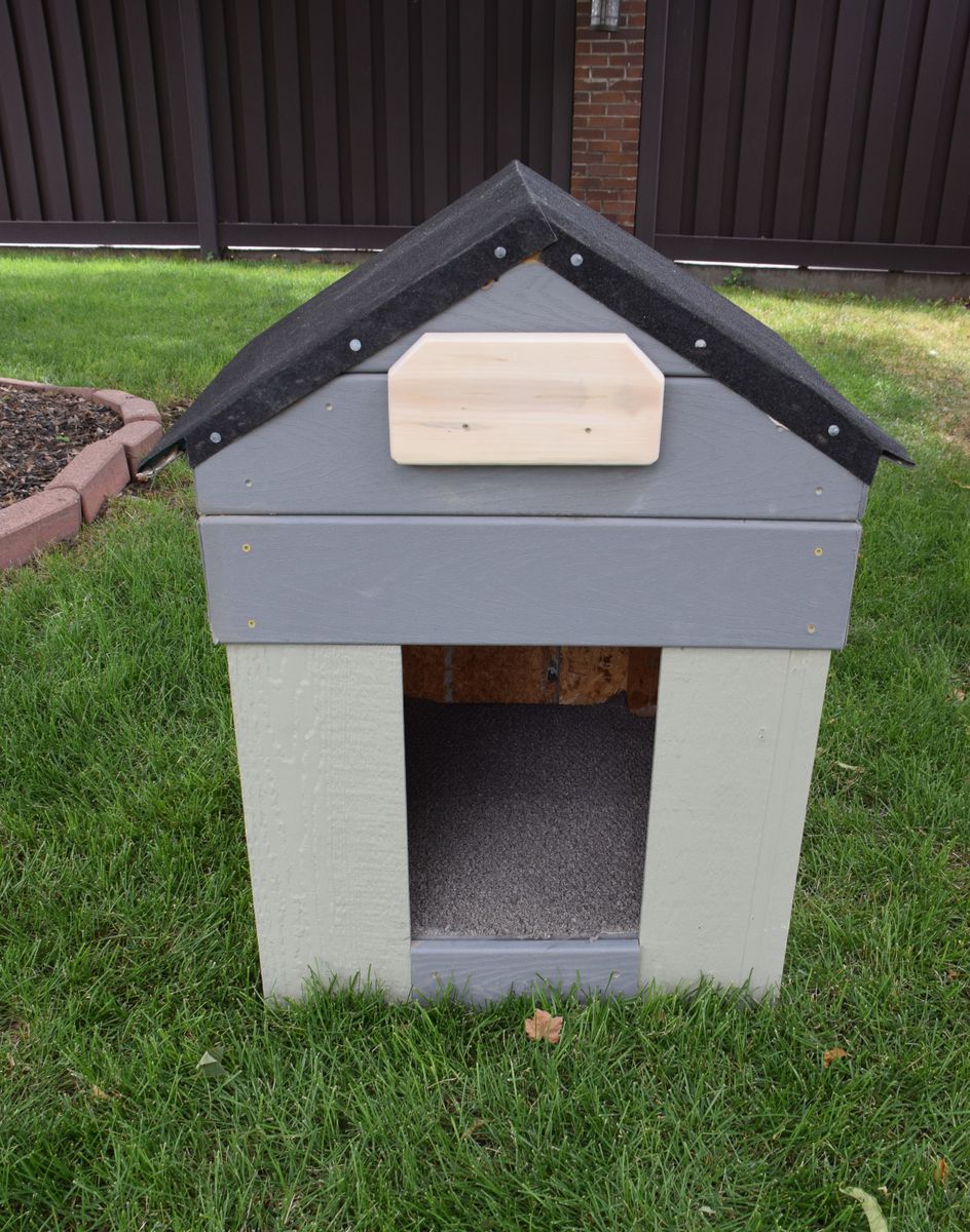 Dog House inside dimensions 2ft x2ft x2' 5"