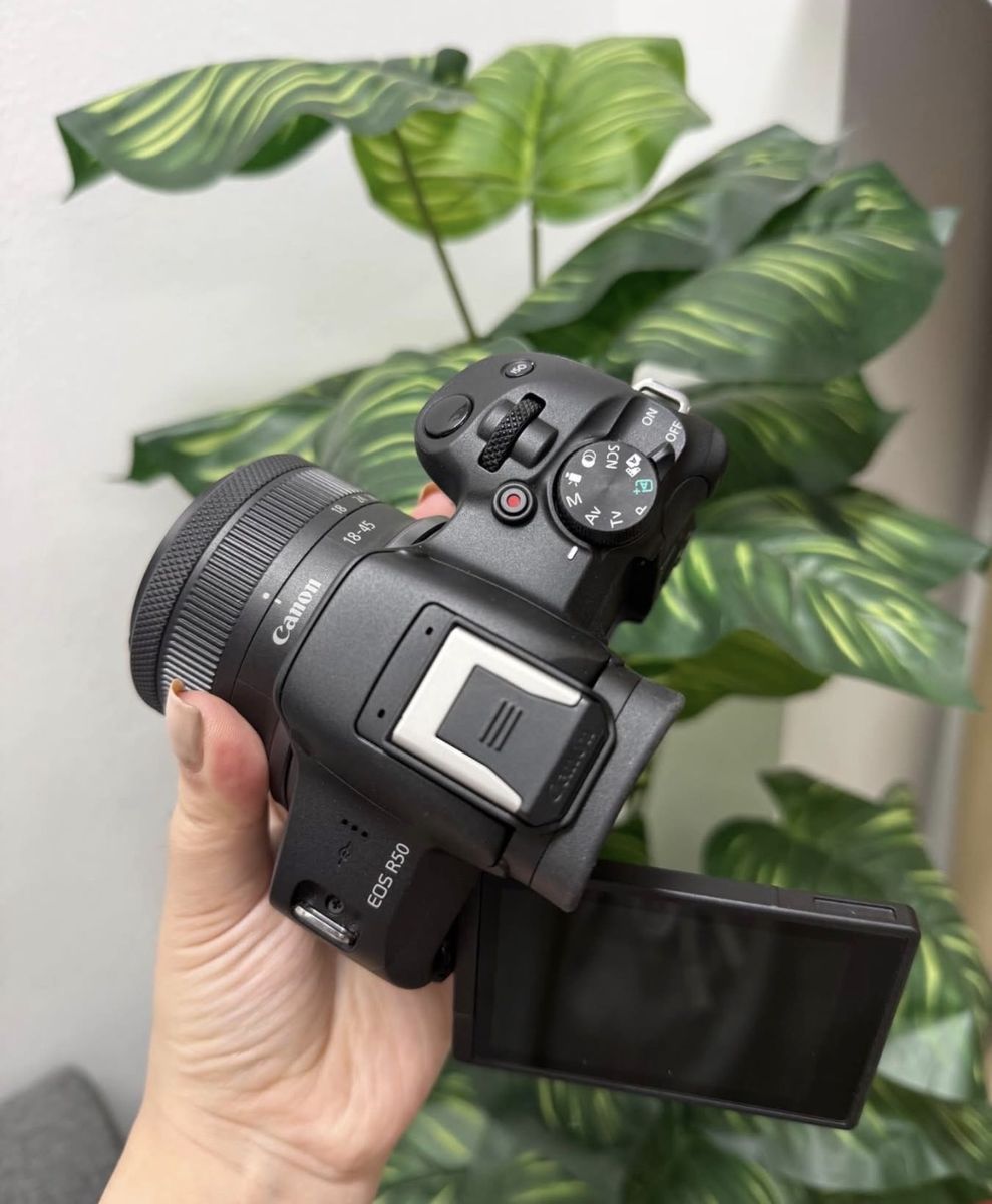Canon R50, rfs 18-45mm stm like new
