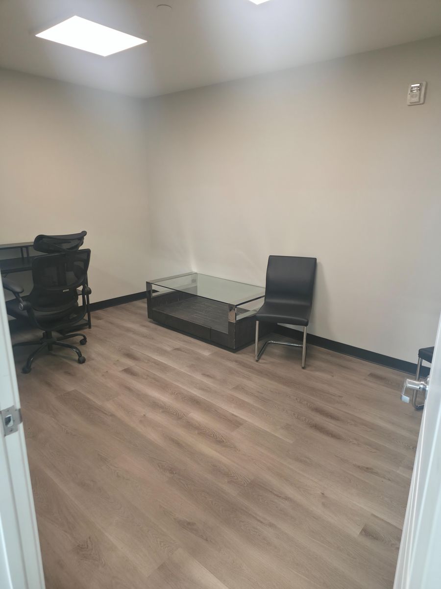 Prime Office Space for Rent - Storage, Washer/Dryer, Desk, Internet, Freeway Access