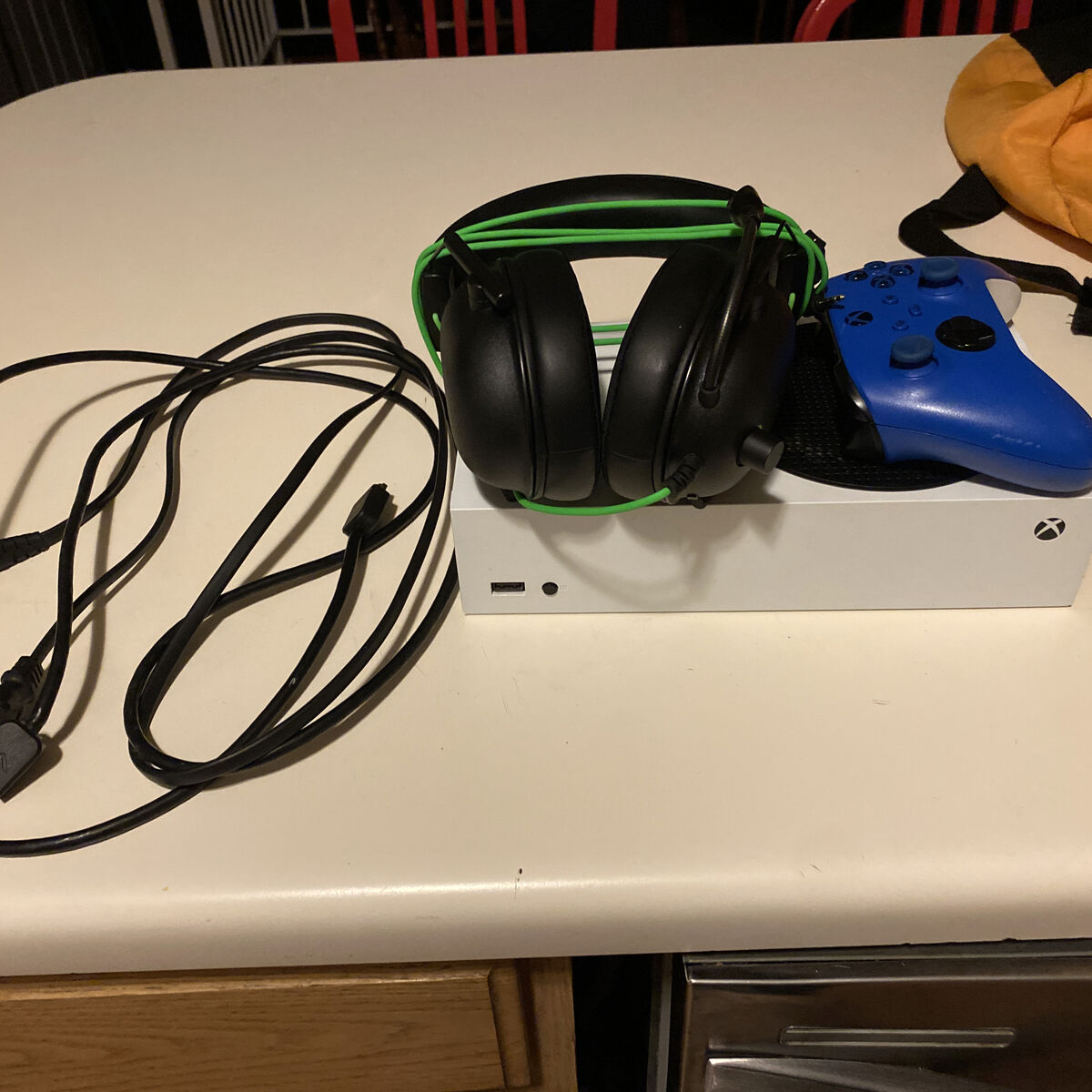 Xbox Series S 512 GB w Controller + Headset