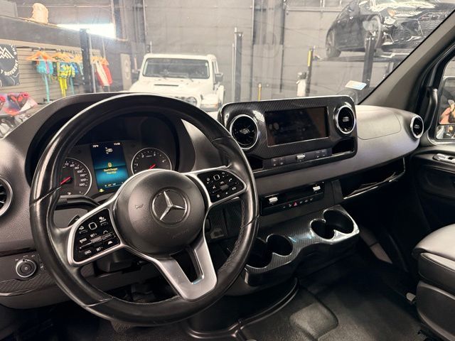 Main image 11