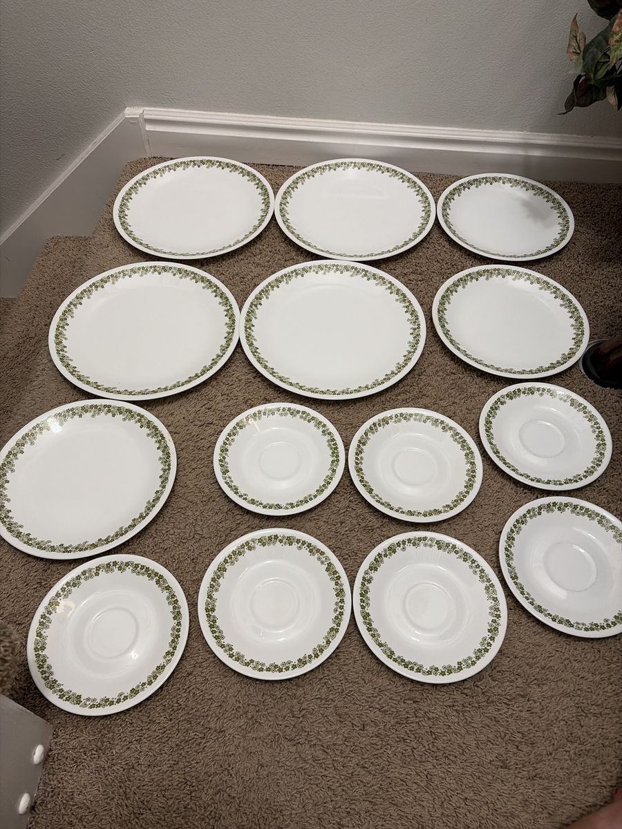 Corelle Spring Blossom Green Dinnerware Set - 16 Pieces, Vintage Pyrex, Floral Pattern