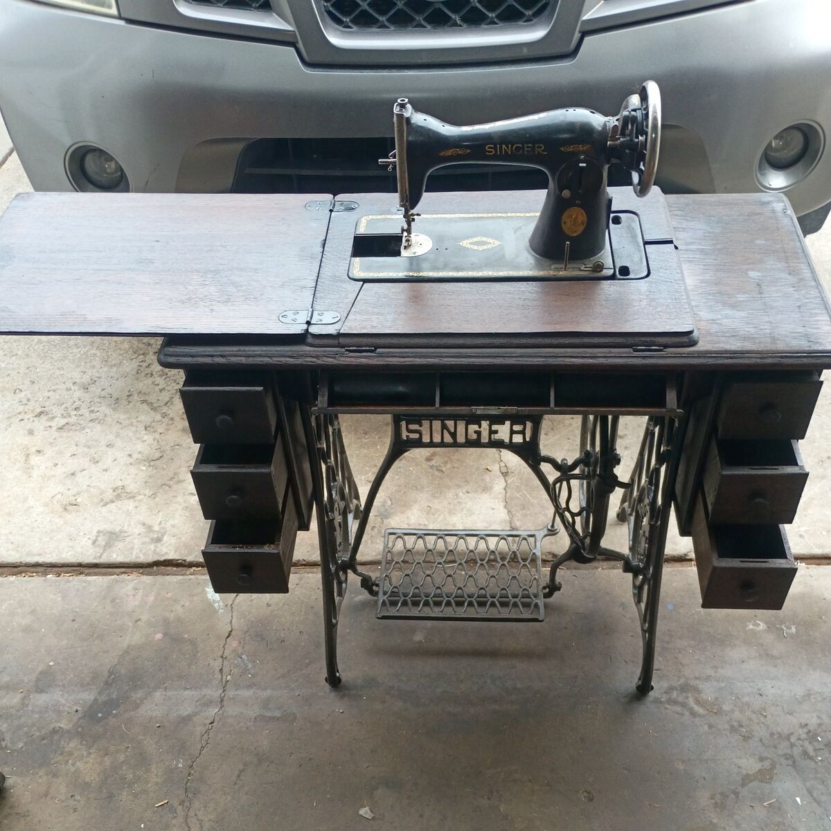 s Singer sewing machine 1941