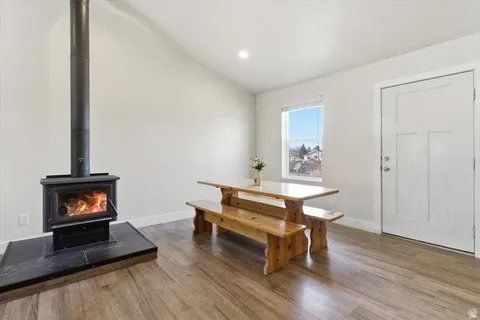 Main image 6