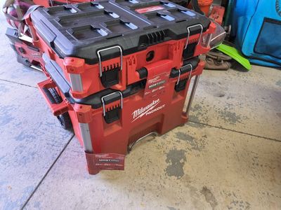 Milwaukee PACKOUT Rolling Tool Box & medium bow - Red/Black, New