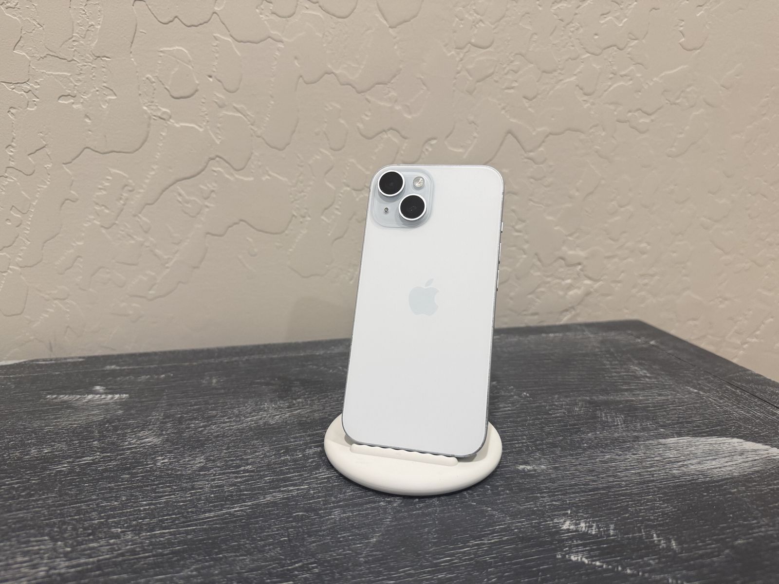 Apple iPhone 15 - White