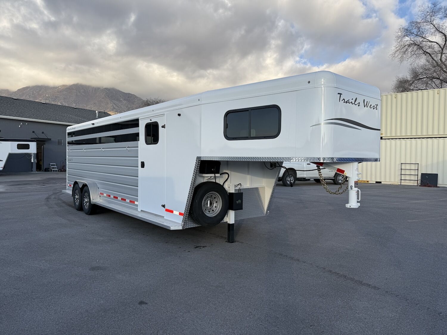 2026 Trails West Santa Fe 24' Straight Tack Pkg