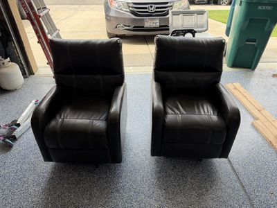 Two leather rocking chairs - RV