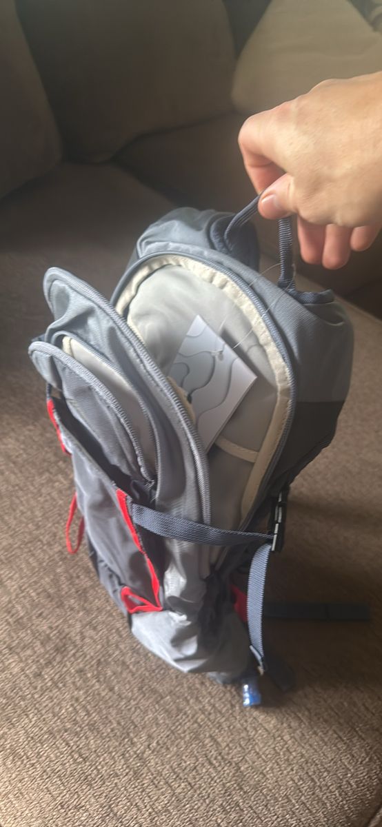 High Sierra Hydrahike Chill Hydration Pack Backpack Gray Red New 2L flask, 8L capacity