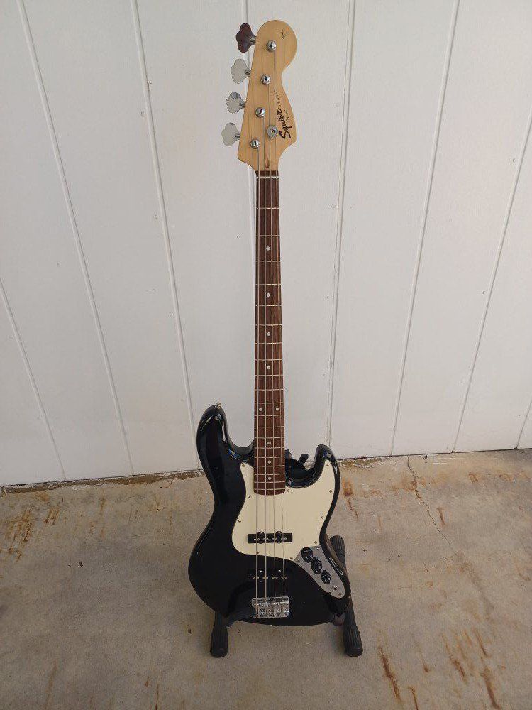 Squier J-Bass