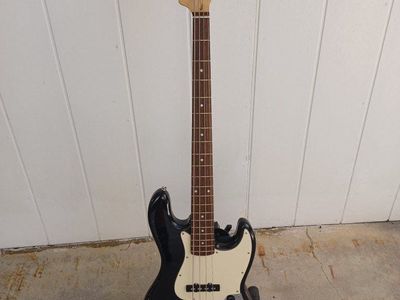 Squier J-Bass