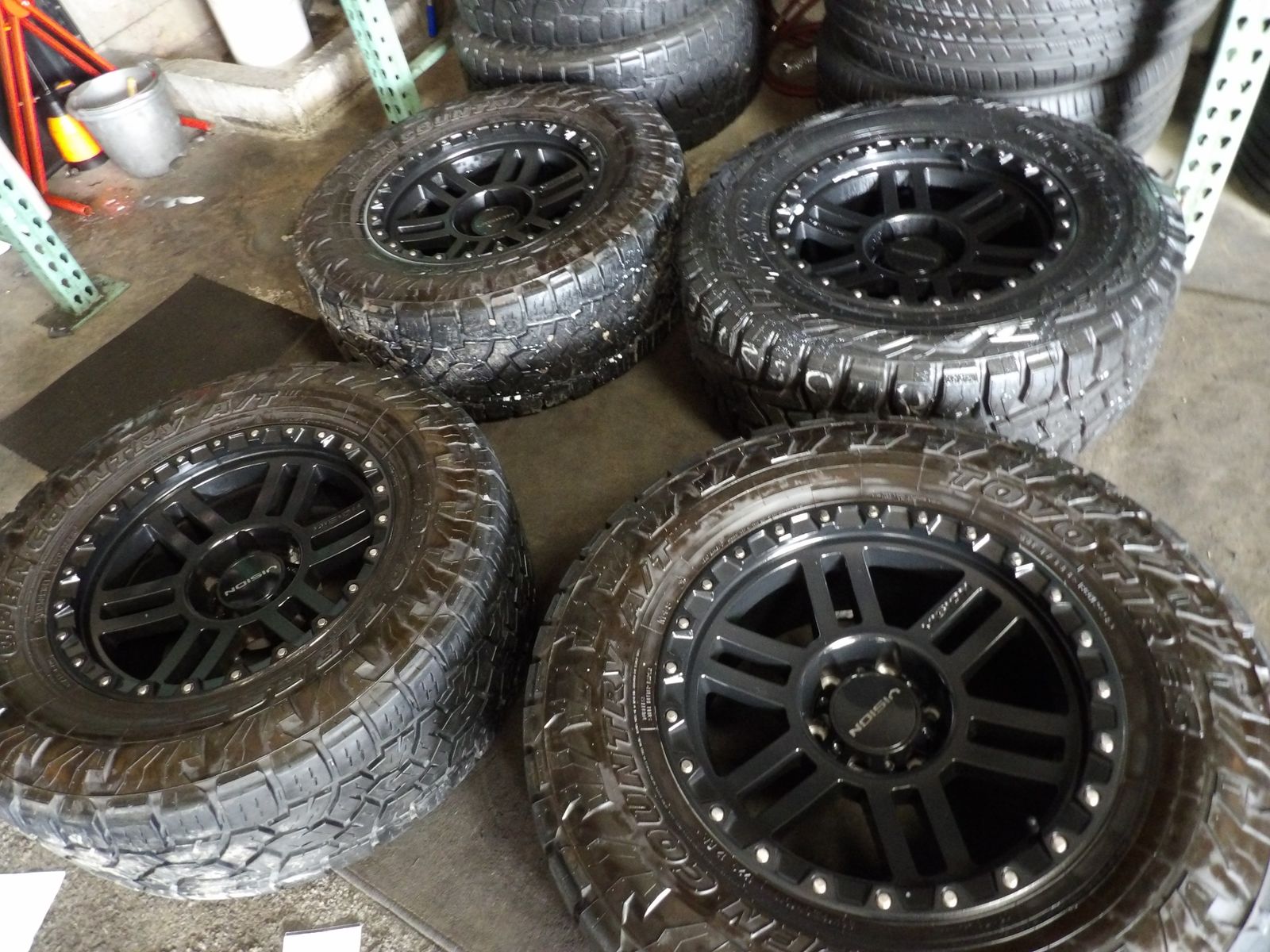 SET OF USED VISION WHEELS 18" INCH 18X9 6X5.5=6X139 AND USED TIRES 33X12.50R18 