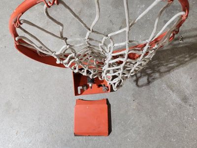 Basketball hoop