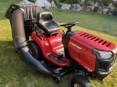 Troy Bilt Bronco 42" Riding Lawn Mower with Kohler 18hp with bagger system lawnmower