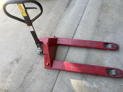 Uline H-5387 Industrial Hydraulic Pallet Jack Truck 5500 lbs Capacity