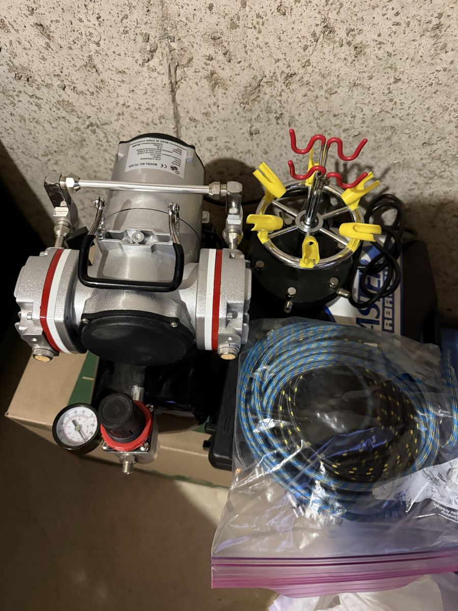 MODEL NO. TC-828 Airbrush Compressor - 1/6 HP, 3L Tank, Auto Start/Stop, for Arts & Crafts