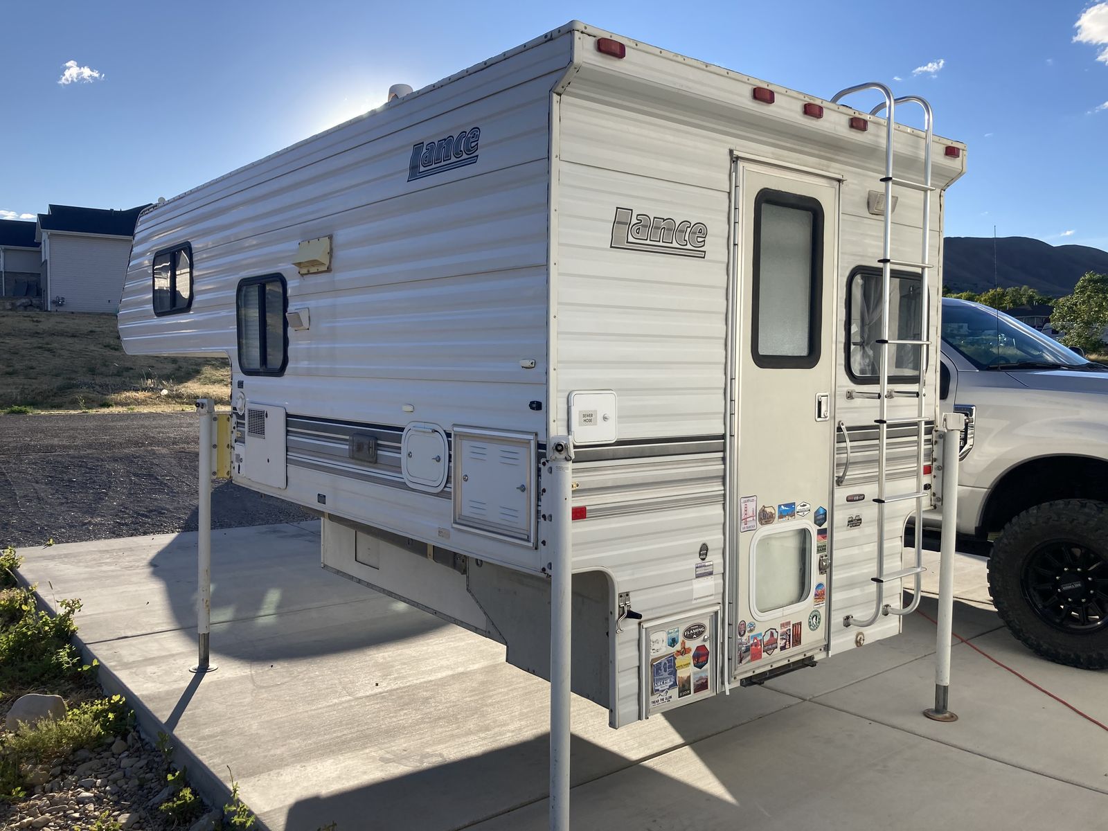 2001 Lance 815 Lite Truck Camper