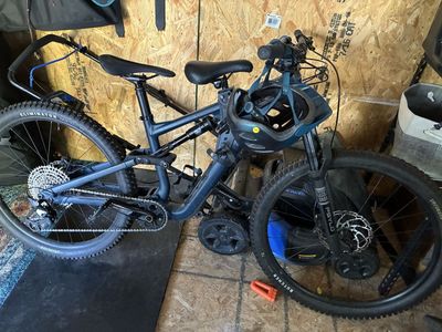 Specialized Stumpjumper 15 Alloy Mountain Bike - Shimano Deore, RockShox/X-Fusion Suspension