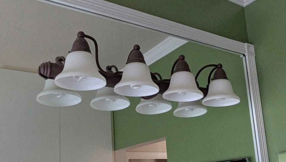 4-Light Bathroom Vanity Light Fixture – Oil Rubbed Bronze – Excellent Condition