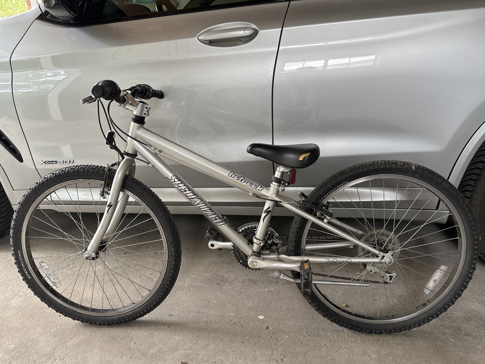 Specialized Hotrock 24" Kids Mountain Bike – 13" Frame 18-Speed