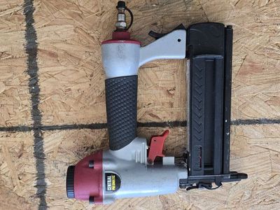Central Pneumatic 2-in-1 Air Nailer / Stapler