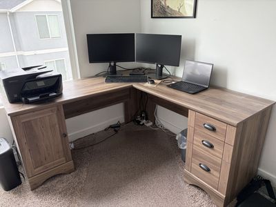 Corner desk