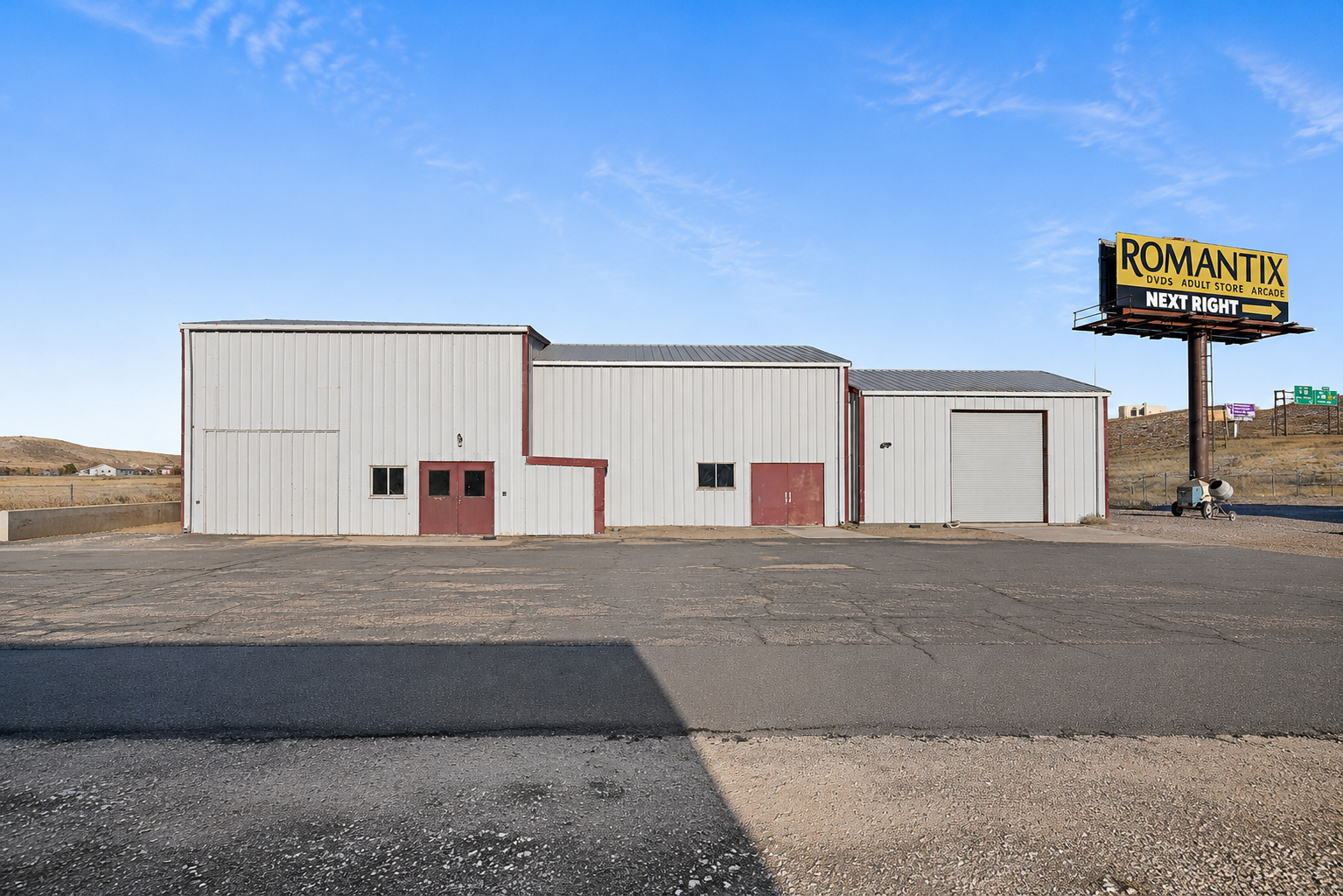 2,930 SF Warehouse with Overhead Door For Lease In Evanston