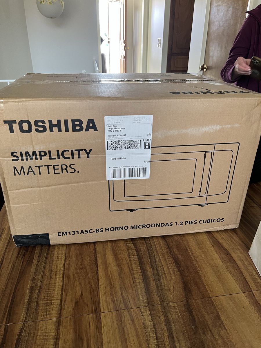 Toshiba EM131A5C-BS 1.2 cu ft Countertop Microwave Oven - Smart Sensor, 1000W
