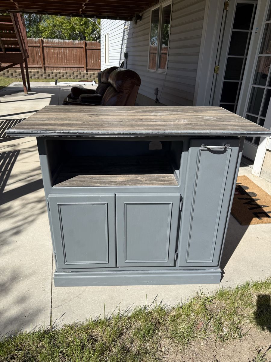 Entertainment center