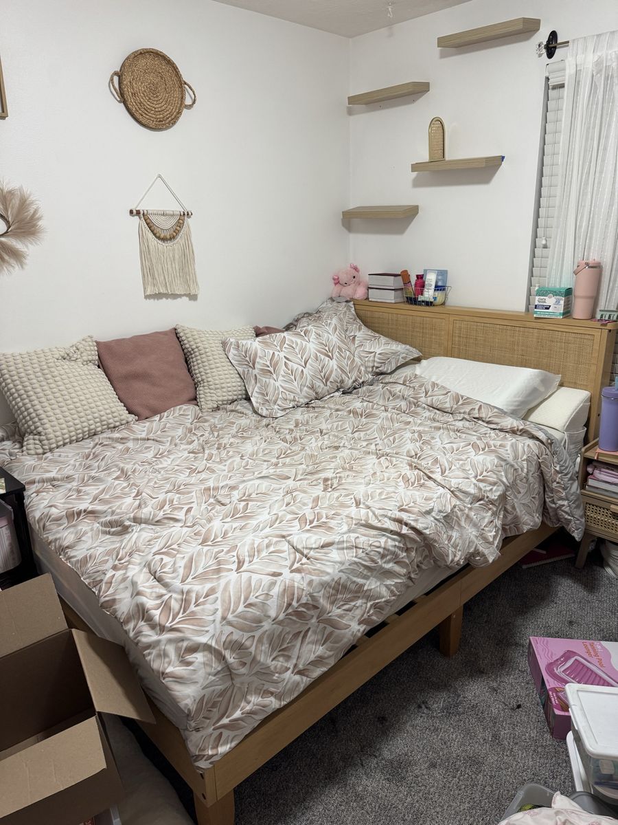 Queen mattress + memory foam topper + pillow wedge (no frame)
